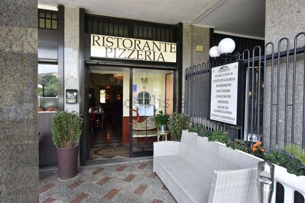 negozio in vendita a Milano in zona Famagosta