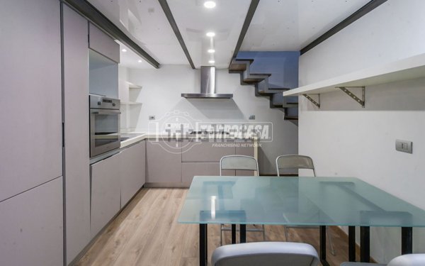 appartamento in vendita a Milano in zona Dergano