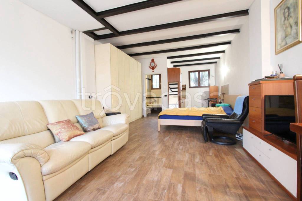 casa indipendente in vendita a Milano in zona Affori