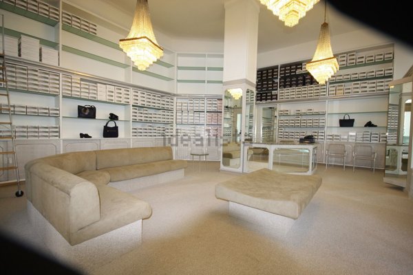 negozio in vendita a Milano in zona XXII Marzo