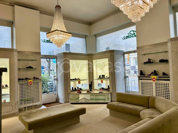 negozio in vendita a Milano in zona XXII Marzo