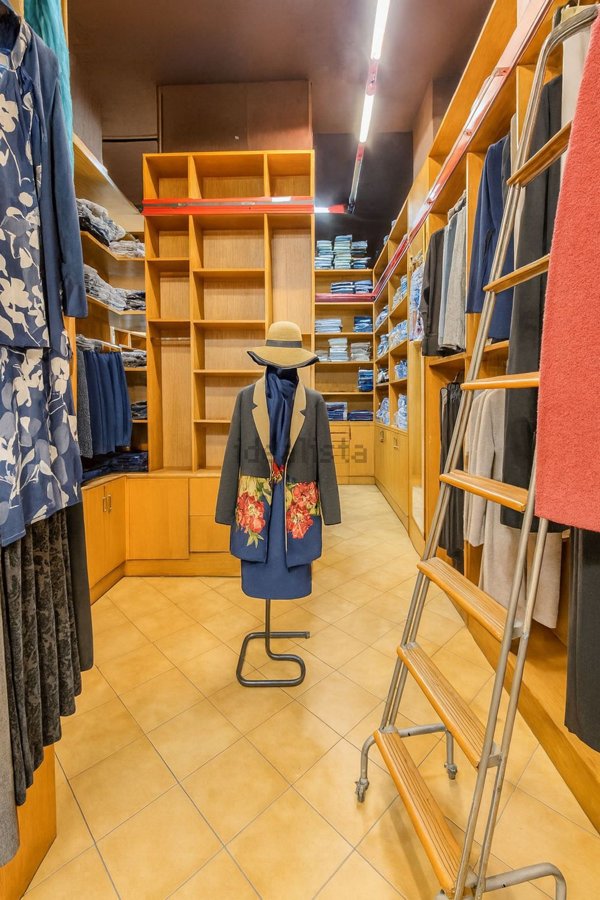 negozio in vendita a Milano in zona Isola