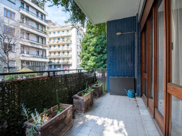 appartamento in vendita a Milano in zona Guastalla