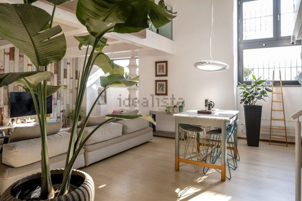 appartamento in vendita a Milano in zona Porta Genova