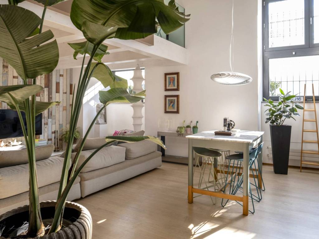 appartamento in vendita a Milano in zona Porta Genova