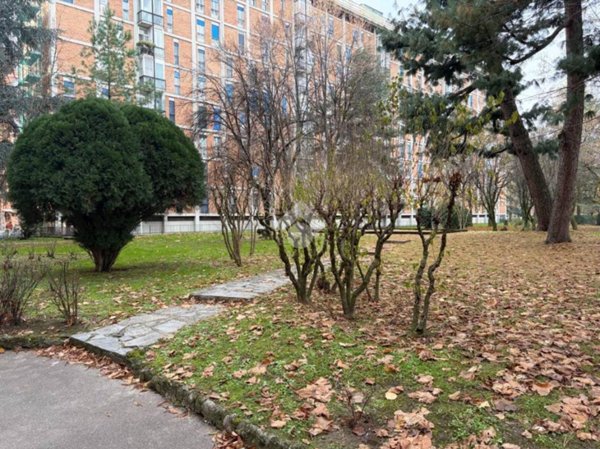 appartamento in vendita a Milano in zona Gallaratese
