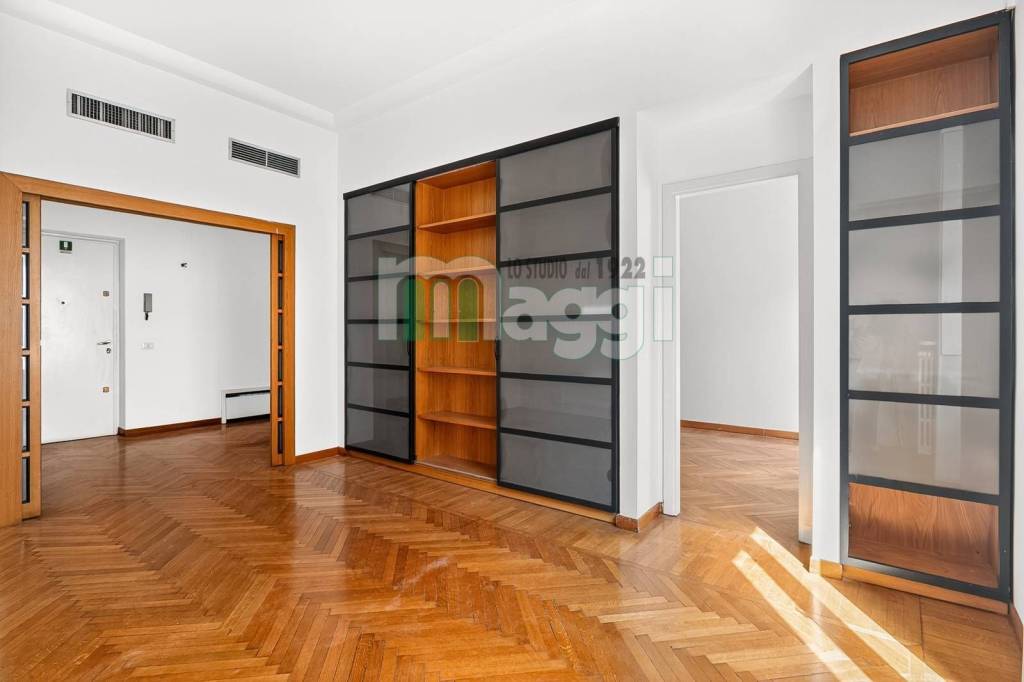 appartamento in vendita a Milano in zona Cadorna