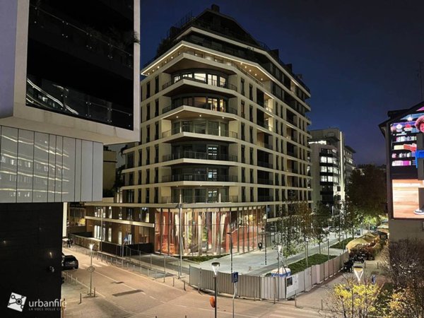 negozio in vendita a Milano in zona Porta Nuova