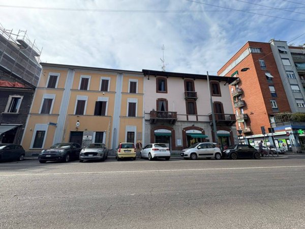 intera palazzina in vendita a Milano in zona Adriano