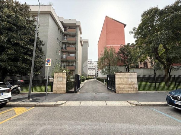 appartamento in vendita a Milano in zona Piazzale Lodi