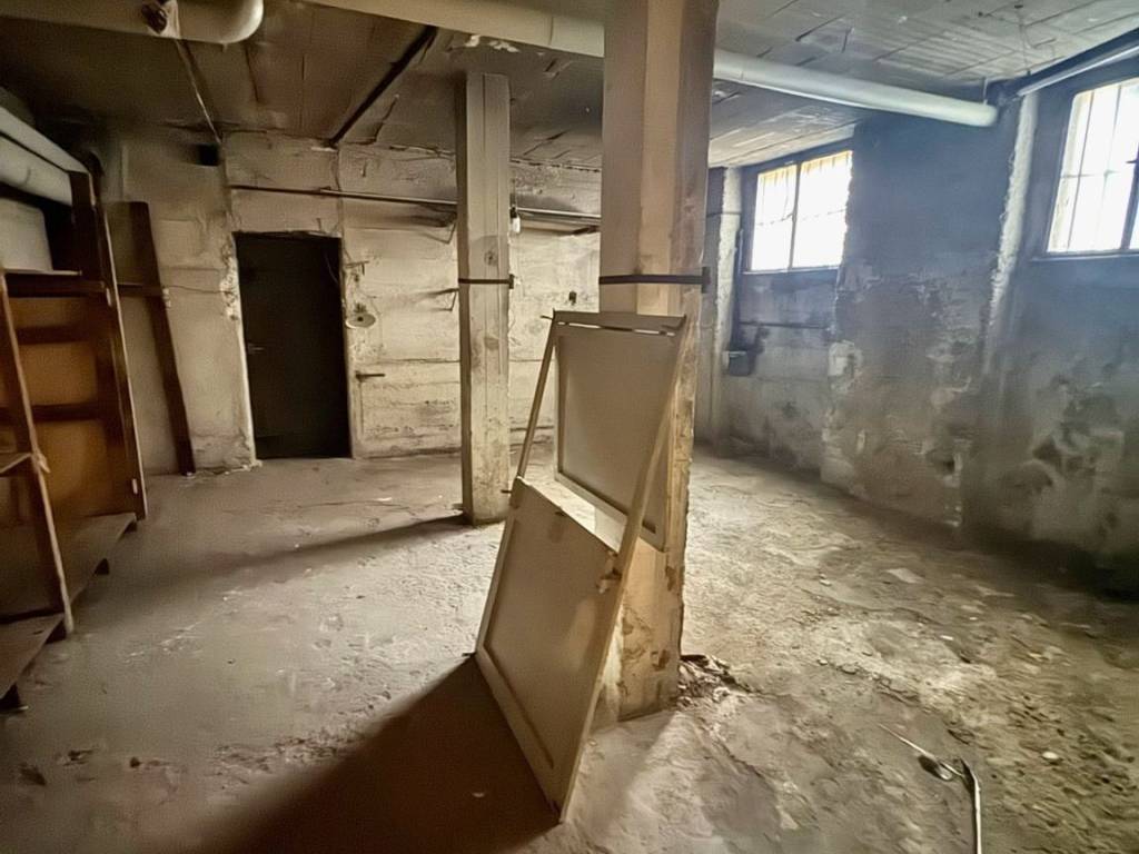 locale commerciale in vendita a Milano in zona Solari