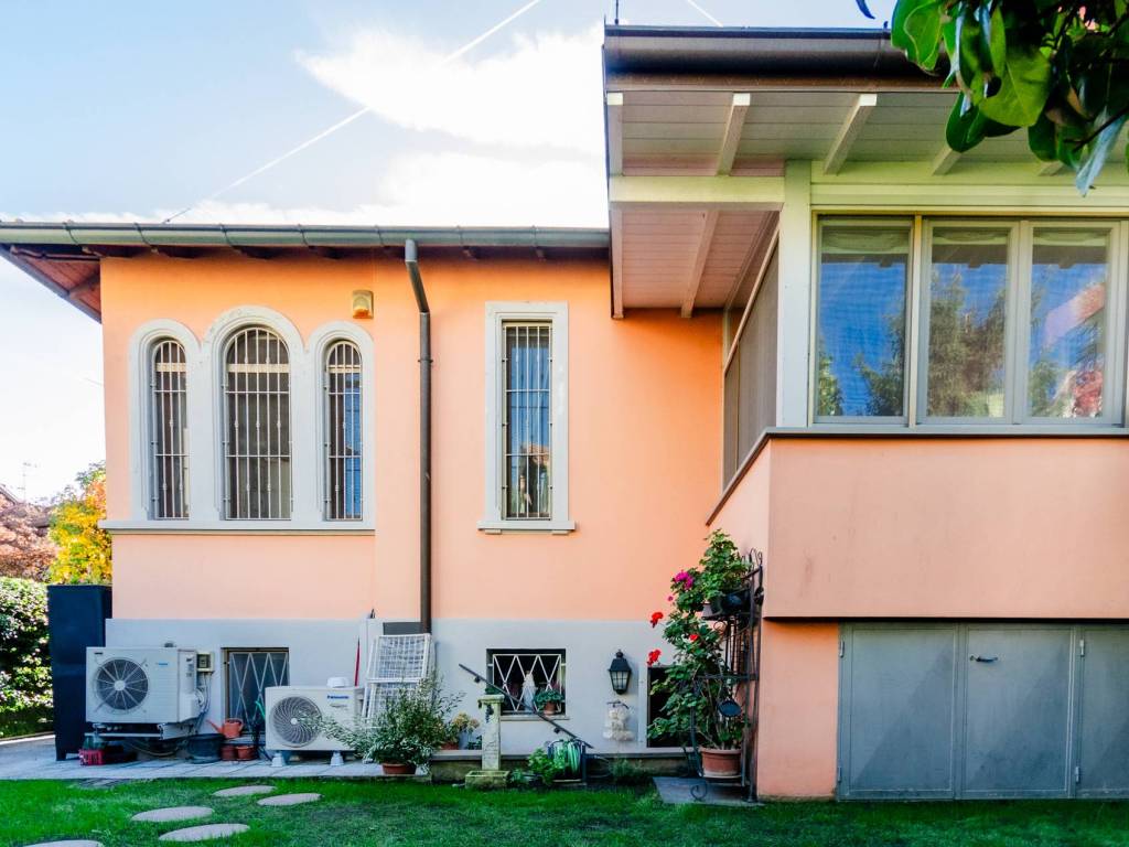 casa indipendente in vendita a Milano in zona Isola