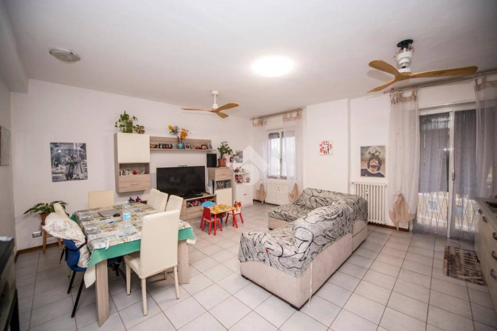 appartamento in vendita a Milano in zona Baggio