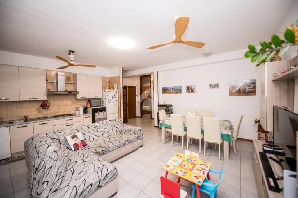 appartamento in vendita a Milano in zona Baggio