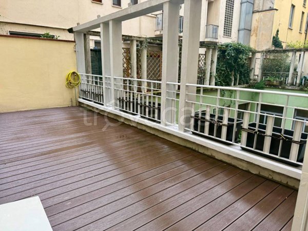 appartamento in vendita a Milano in zona Sant'Ambrogio