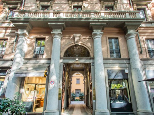 appartamento in vendita a Milano in zona Cadorna