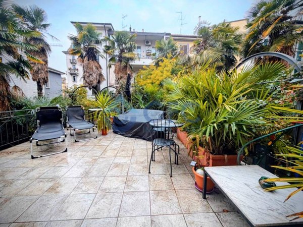 casa indipendente in vendita a Milano in zona Casoretto