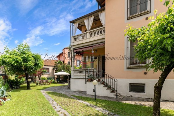 casa indipendente in vendita a Milano in zona Isola