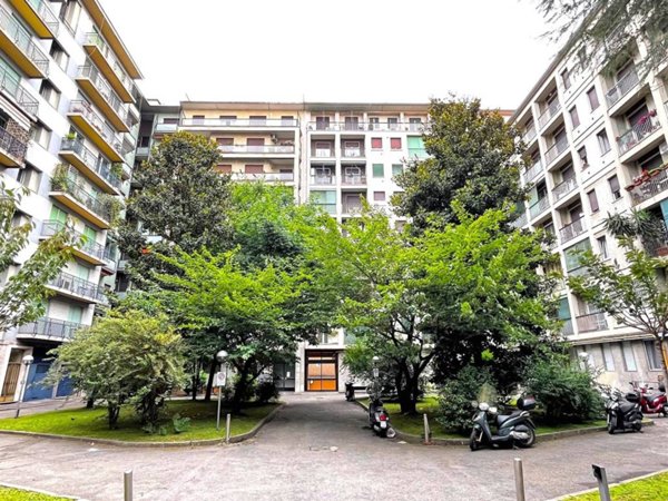 appartamento in vendita a Milano in zona Sempione