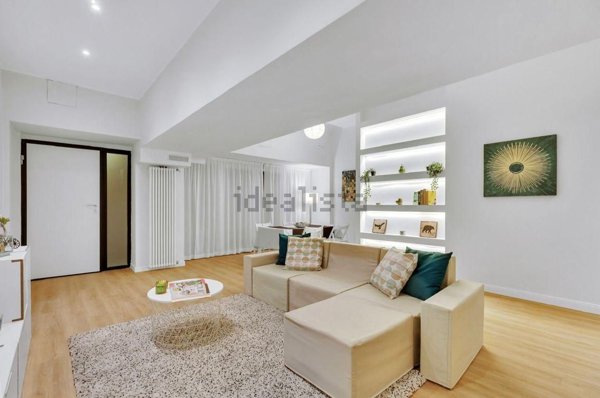 ufficio in vendita a Milano in zona Porta Genova