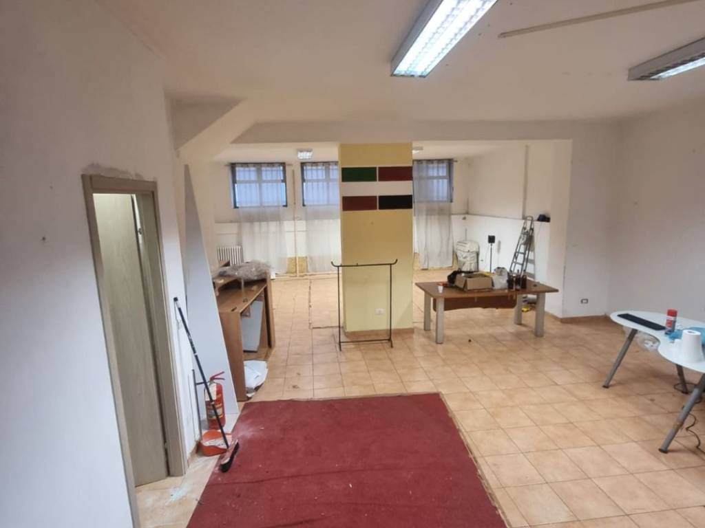 locale commerciale in vendita a Milano in zona Affori