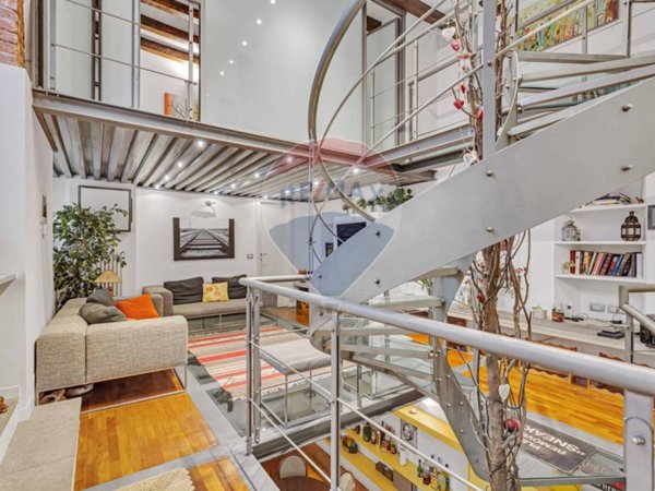 appartamento in vendita a Milano in zona Porta Nuova