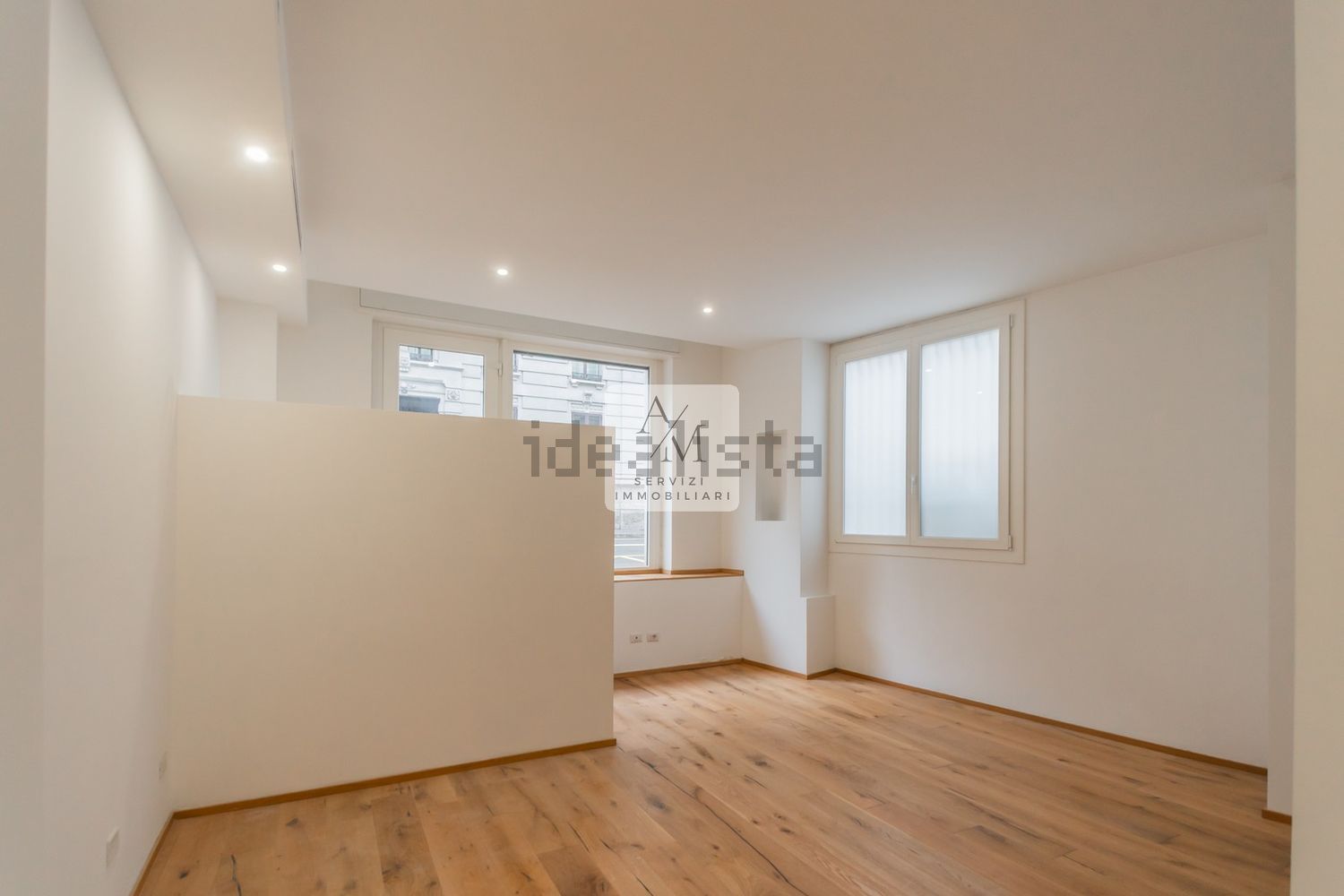 ufficio in vendita a Milano in zona Sant'Ambrogio