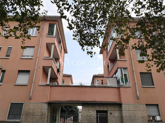 appartamento in vendita a Milano in zona Lorenteggio