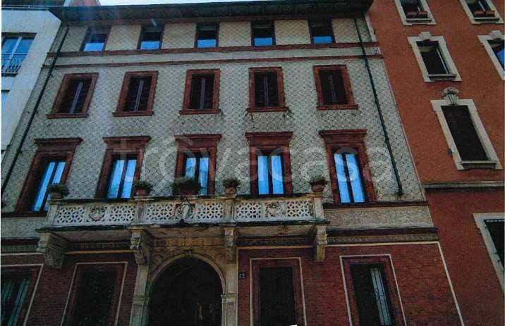 appartamento in vendita a Milano in zona Sant'Ambrogio