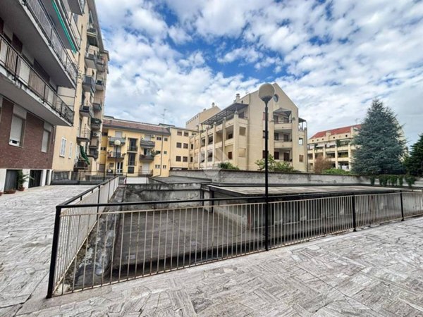 locale commerciale in vendita a Milano in zona Bovisa