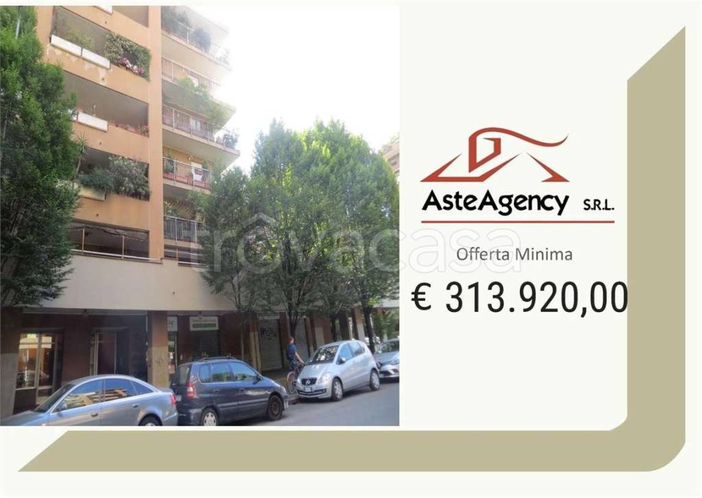 appartamento in vendita a Milano in zona Adriano