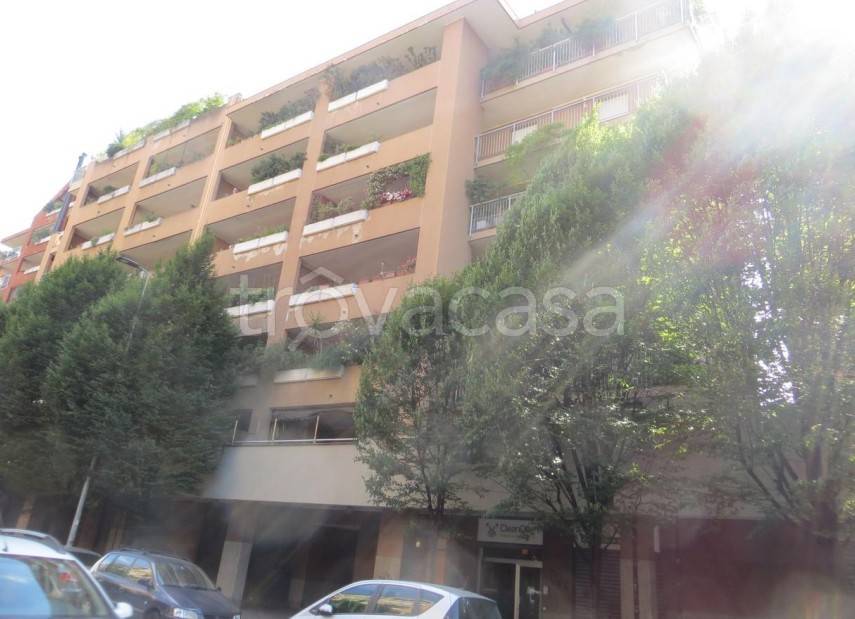 appartamento in vendita a Milano in zona Adriano