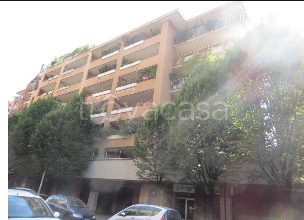 appartamento in vendita a Milano in zona Adriano