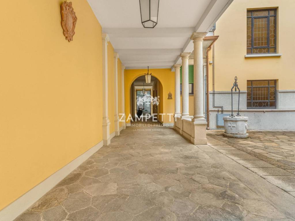 appartamento in vendita a Milano in zona Guastalla