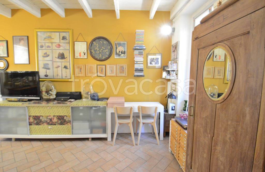 appartamento in vendita a Milano in zona Barona