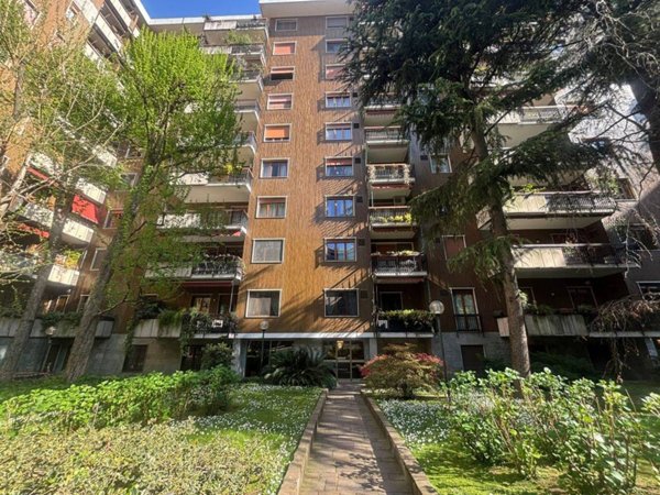 appartamento in vendita a Milano in zona Sempione