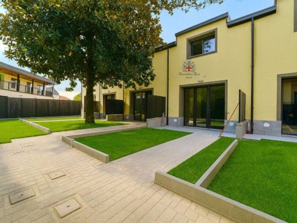 casa indipendente in vendita a Milano in zona Crescenzago