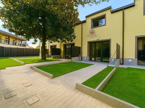 casa indipendente in vendita a Milano in zona Crescenzago