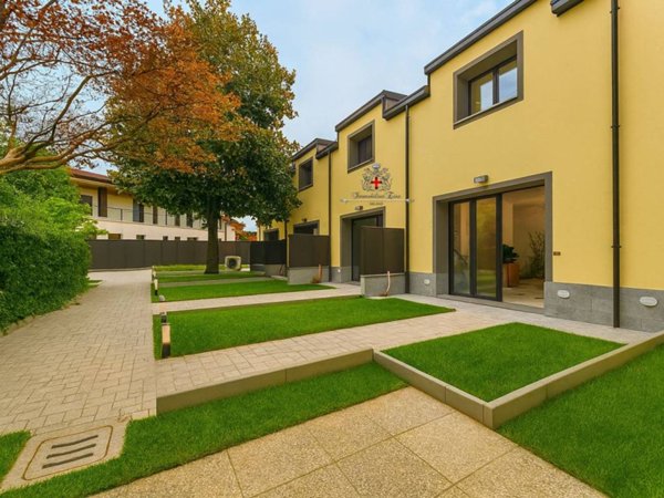 casa indipendente in vendita a Milano in zona Crescenzago
