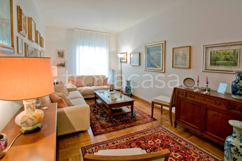 appartamento in vendita a Milano in zona Sempione