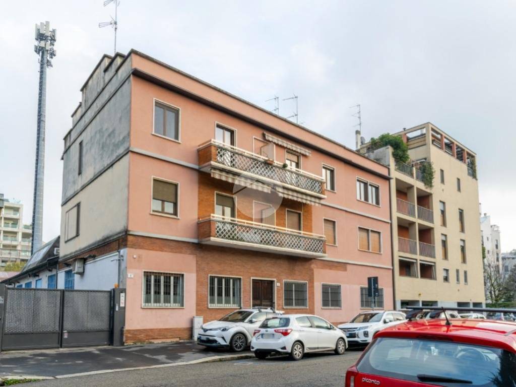 appartamento in vendita a Milano in zona Forze Armate