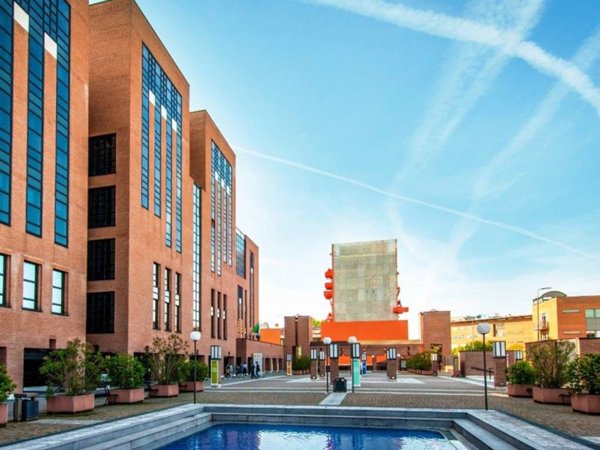 negozio in vendita a Milano in zona Barona