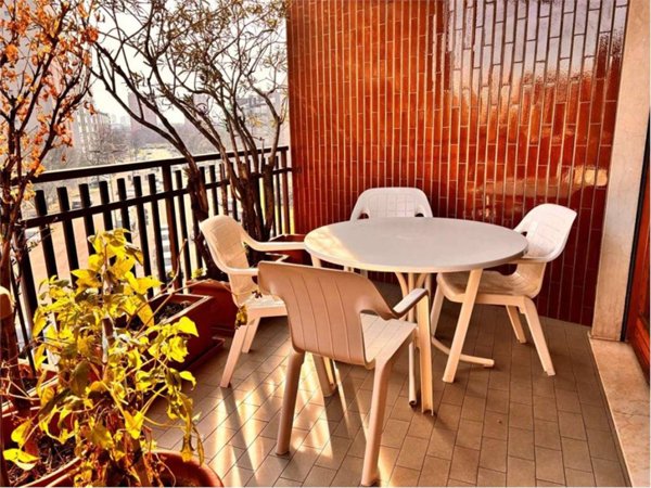 appartamento in vendita a Milano in zona Baggio