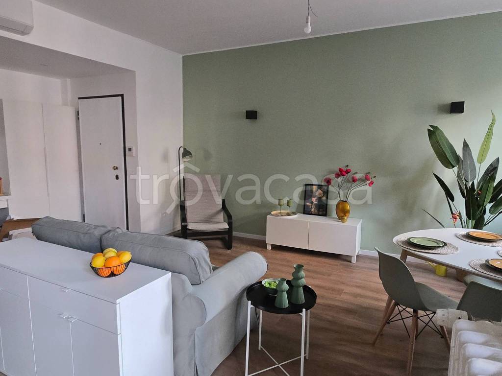 appartamento in vendita a Milano in zona Lorenteggio