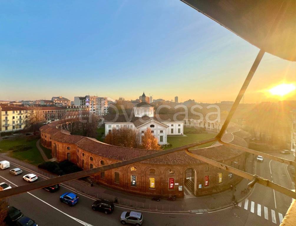 appartamento in vendita a Milano in zona Guastalla
