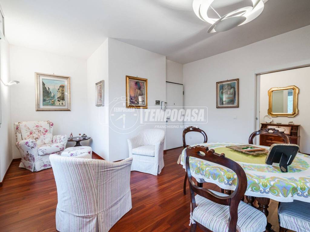 appartamento in vendita a Milano in zona Feltre