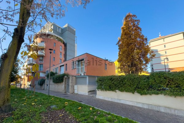 casa indipendente in vendita a Milano in zona Lambrate