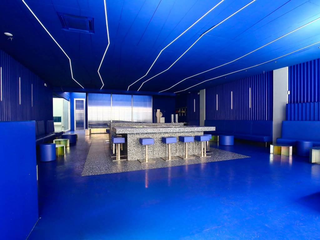 negozio in vendita a Milano in zona Barona