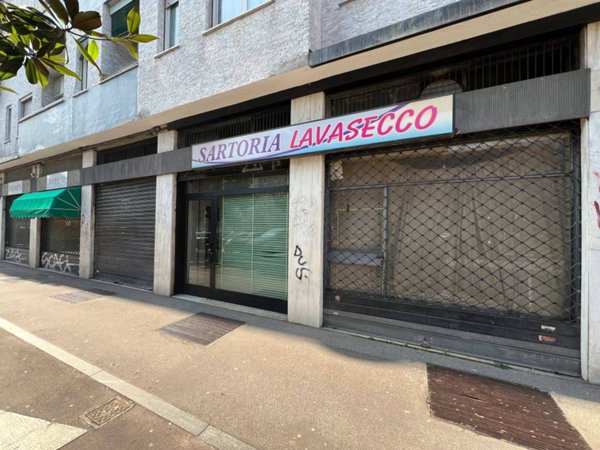negozio in vendita a Milano in zona Piazzale Lodi