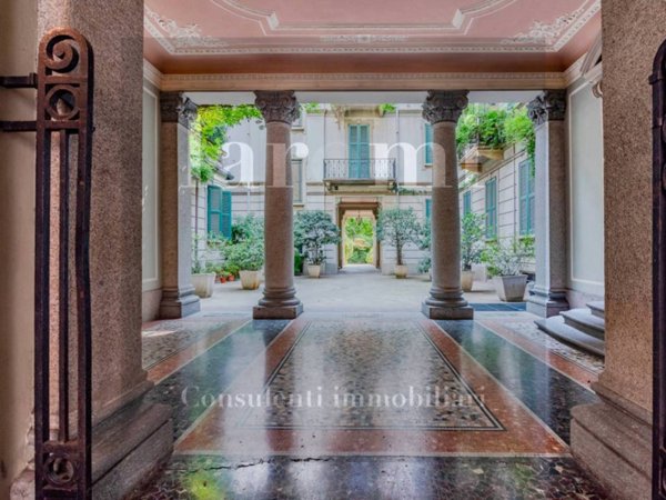 appartamento in vendita a Milano in zona Porta Garibaldi